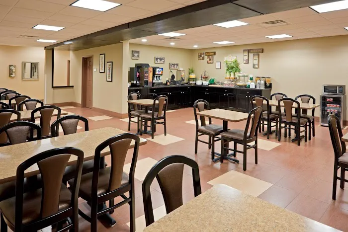 La Quinta Inn by Wyndham West Long Branch 4