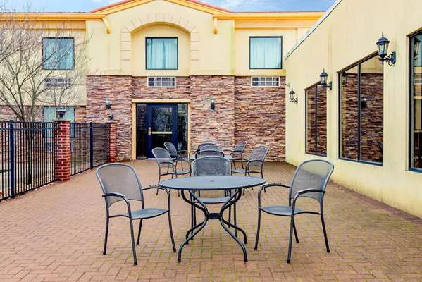 La Quinta Inn by Wyndham West Long Branch 4