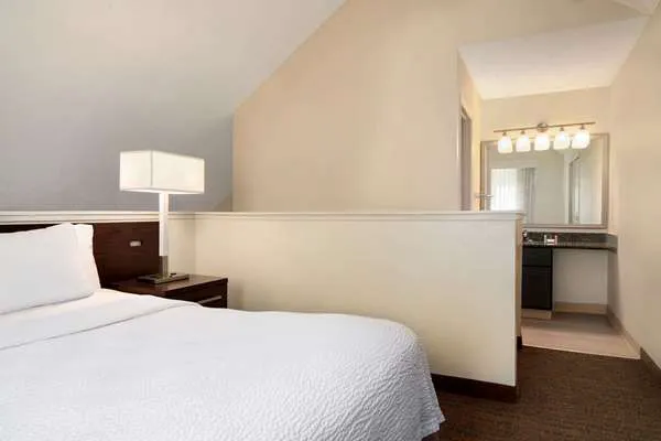 Hawthorn Suites by Wyndham Tinton Falls 4