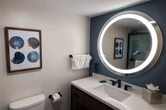 DoubleTree by Hilton Hotel Tinton Falls - Eatontown 4