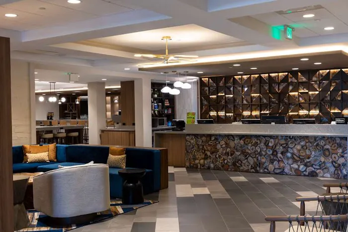 DoubleTree by Hilton Hotel Tinton Falls - Eatontown 4