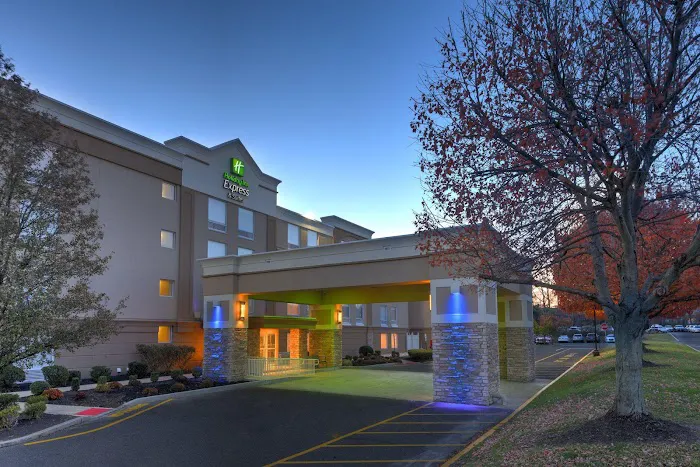 Holiday Inn Express & Suites West Long Branch - Eatontown by IHG 4
