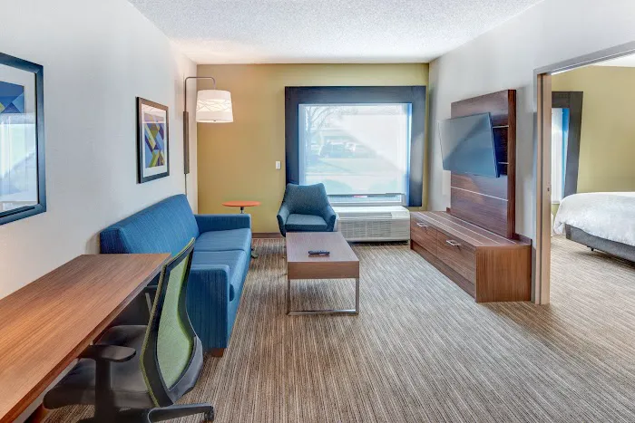 Holiday Inn Express & Suites West Long Branch - Eatontown by IHG 4