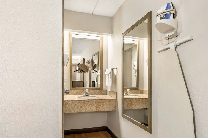 Red Roof Inn Tinton Falls - Jersey Shore 4