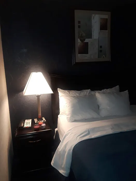 Paramount Inn 4