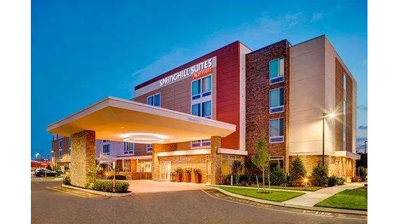 SpringHill Suites Carle Place Garden City 4