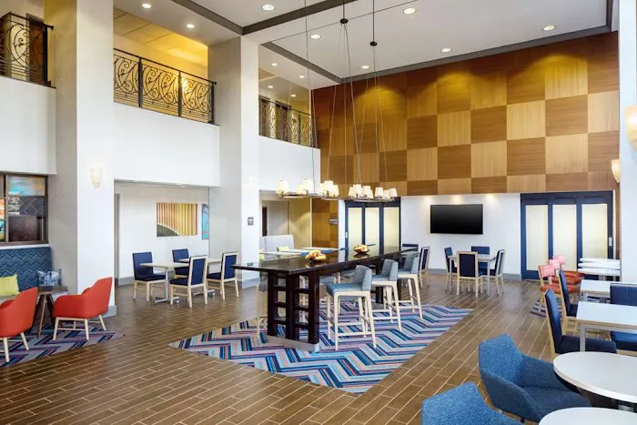 Hampton Inn Garden City Long Island 4