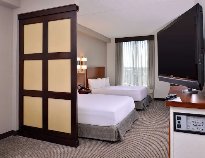 Hyatt Place Garden City 4