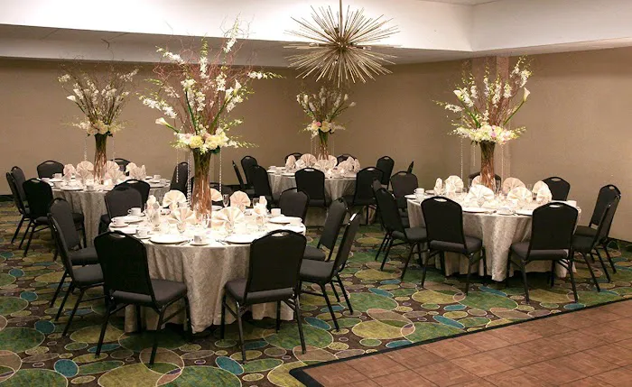 Holiday Inn Westbury-Long Island by IHG 4