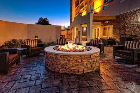 Courtyard Westbury Long Island 4