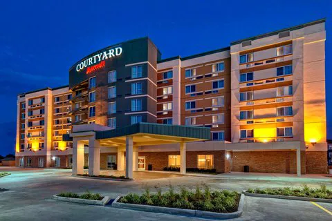 Courtyard Westbury Long Island 4