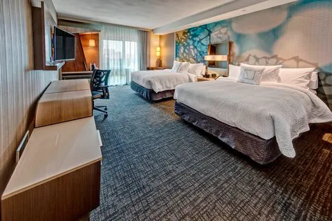 Courtyard Westbury Long Island 4