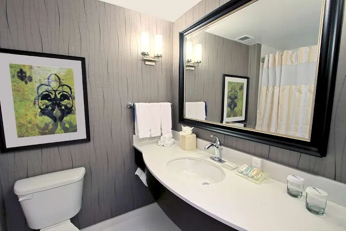 Hilton Garden Inn Westbury 4
