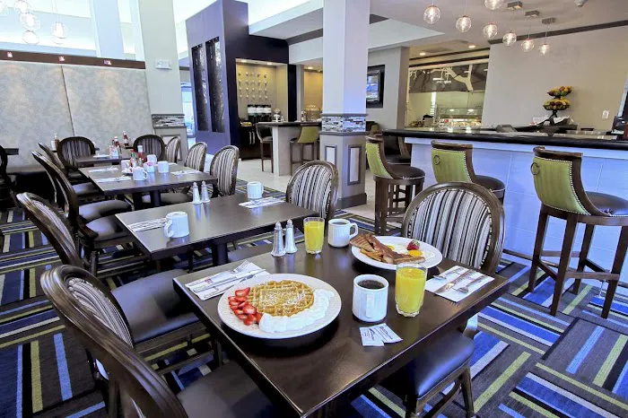 Hilton Garden Inn Westbury 4