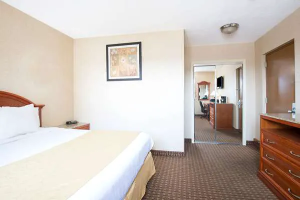 Days Inn by Wyndham Long Island/Copiague 4