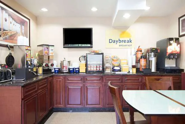 Days Inn by Wyndham Long Island/Copiague 4