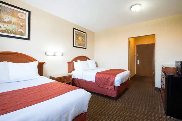 Days Inn by Wyndham Long Island/Copiague 4