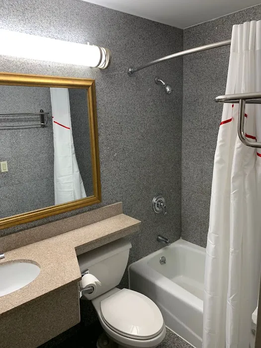 Red Roof Inn Copiague 4