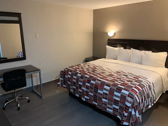 Red Roof Inn Copiague 4