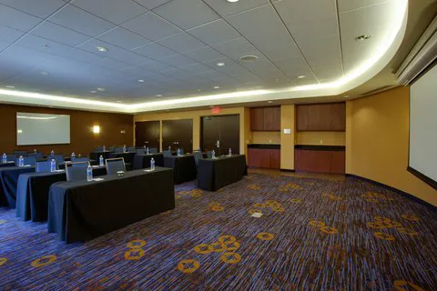 Courtyard Republic Airport Long Island/Farmingdale 4