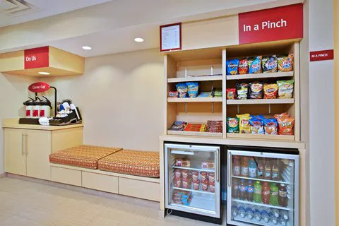 TownePlace Suites Republic Airport Long Island/Farmingdale 4