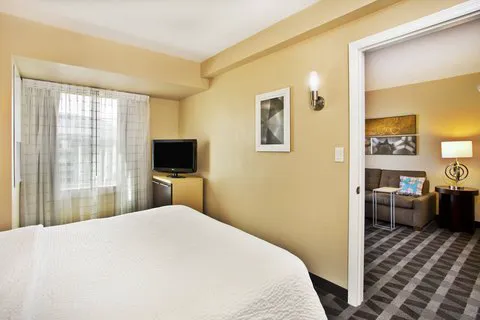 TownePlace Suites Republic Airport Long Island/Farmingdale 4