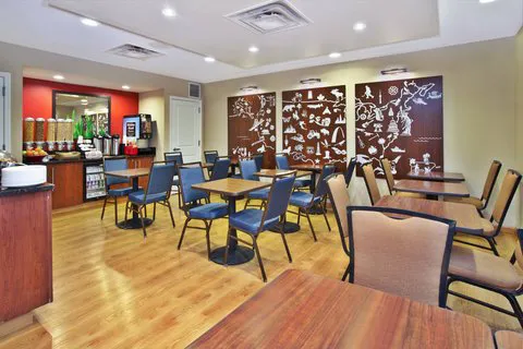 TownePlace Suites Republic Airport Long Island/Farmingdale 4