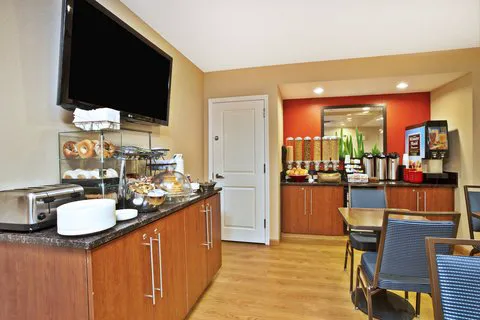 TownePlace Suites Republic Airport Long Island/Farmingdale 4