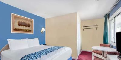 Days Inn by Wyndham Hicksville Long Island