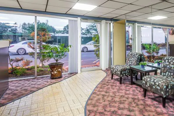 Days Inn by Wyndham Hicksville Long Island 4