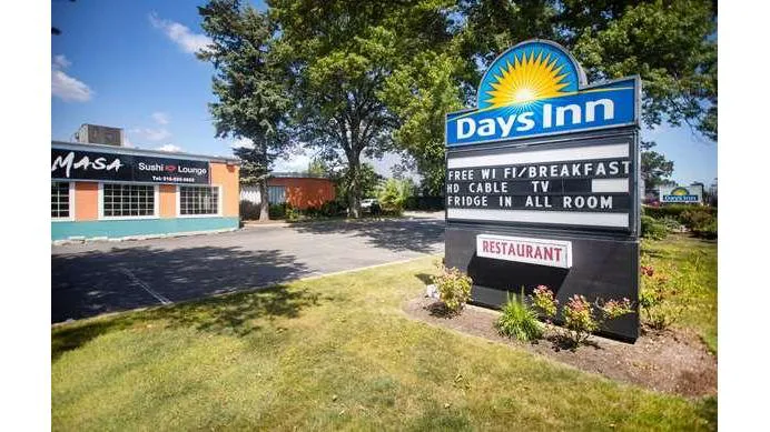 Days Inn by Wyndham Hicksville Long Island 4