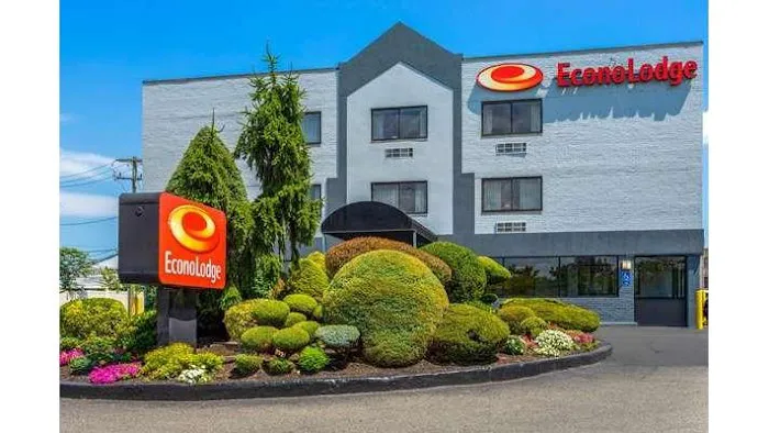 Econo Lodge 4