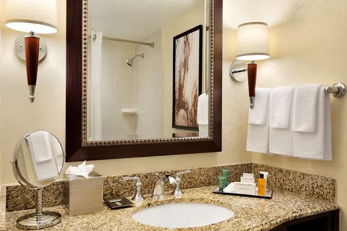 Hilton East Brunswick Hotel & Executive Meeting Center 4