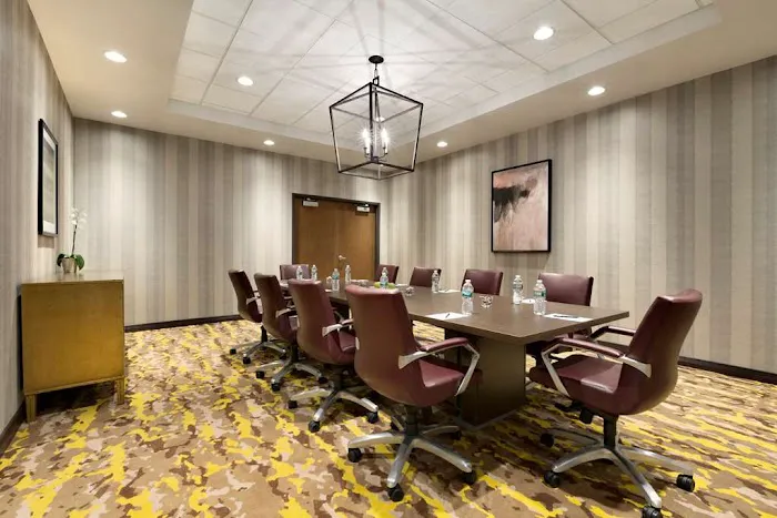 Hilton East Brunswick Hotel & Executive Meeting Center 4