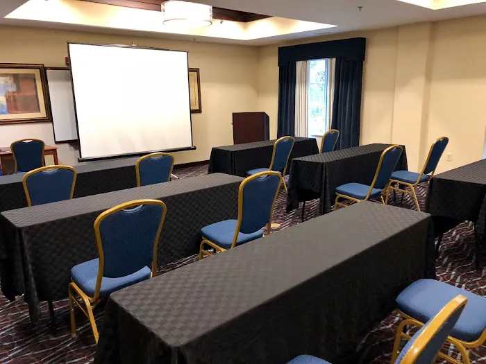 Holiday Inn Express & Suites Tower Center New Brunswick by IHG 4