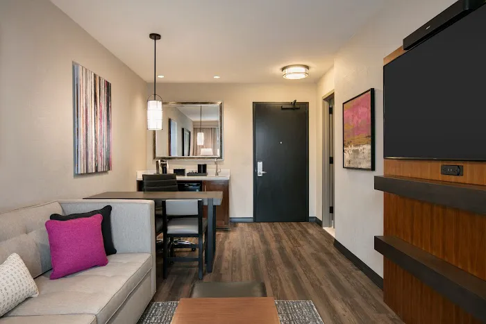 Embassy Suites by Hilton Berkeley Heights 4