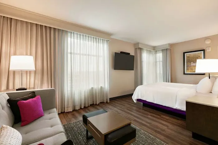Embassy Suites by Hilton Berkeley Heights 4