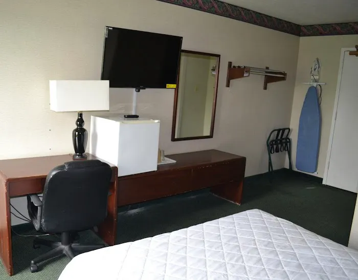 Town Inn & Suites South Plainfield NJ 4