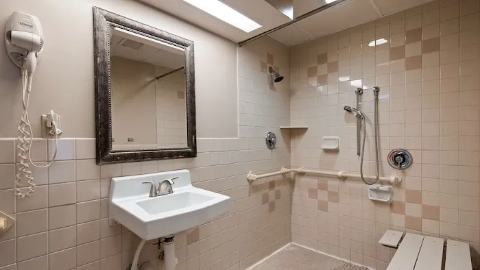 SureStay by Best Western East Brunswick 4