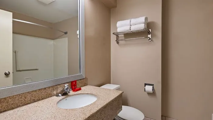 SureStay by Best Western East Brunswick 4