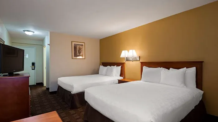 SureStay by Best Western East Brunswick 4