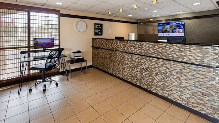 SureStay by Best Western East Brunswick 4