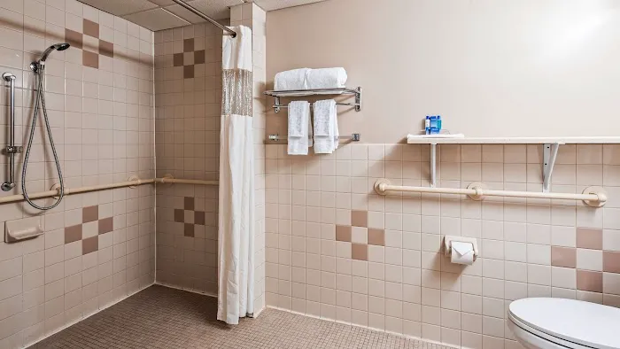 SureStay by Best Western East Brunswick 4
