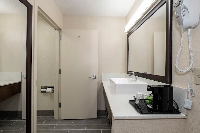 Red Roof Inn Freehold 4