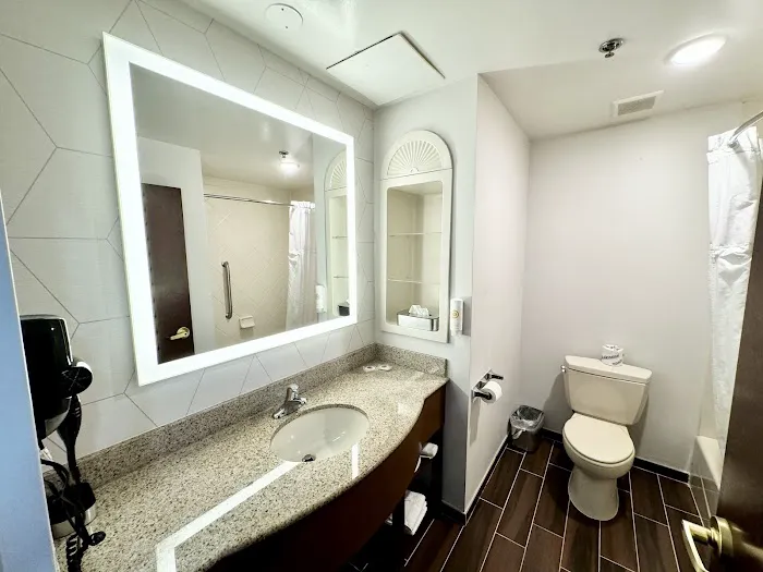 Comfort Suites East Brunswick - South River 4