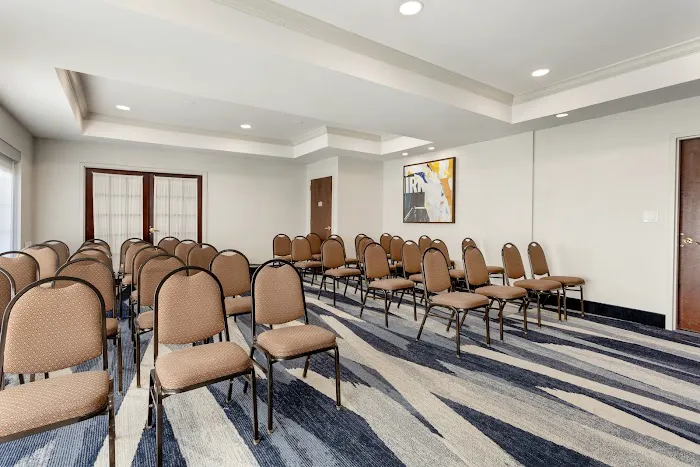Comfort Suites East Brunswick - South River 4