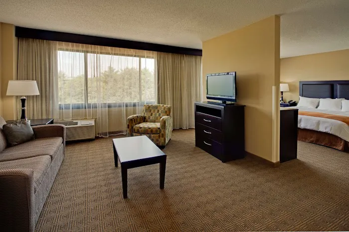 Radisson Hotel Freehold 5