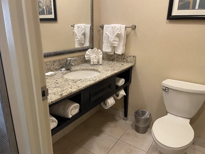 Radisson Hotel Freehold 5