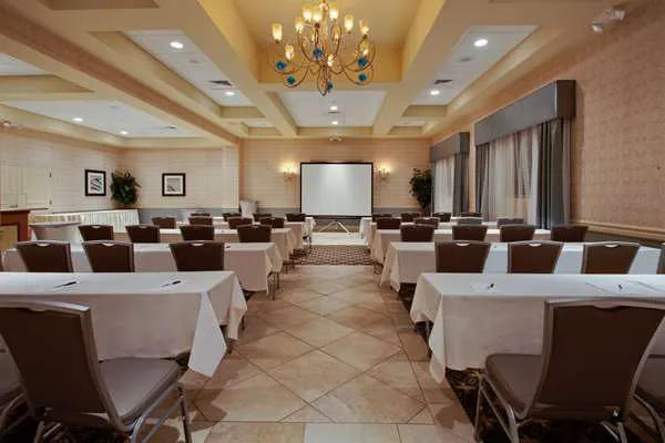 Radisson Hotel Freehold 5