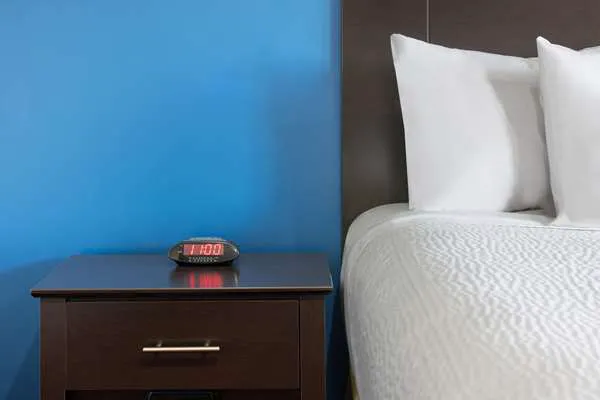 Travelodge by Wyndham Manhasset 4